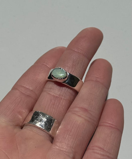 Minimalist lustre Ring